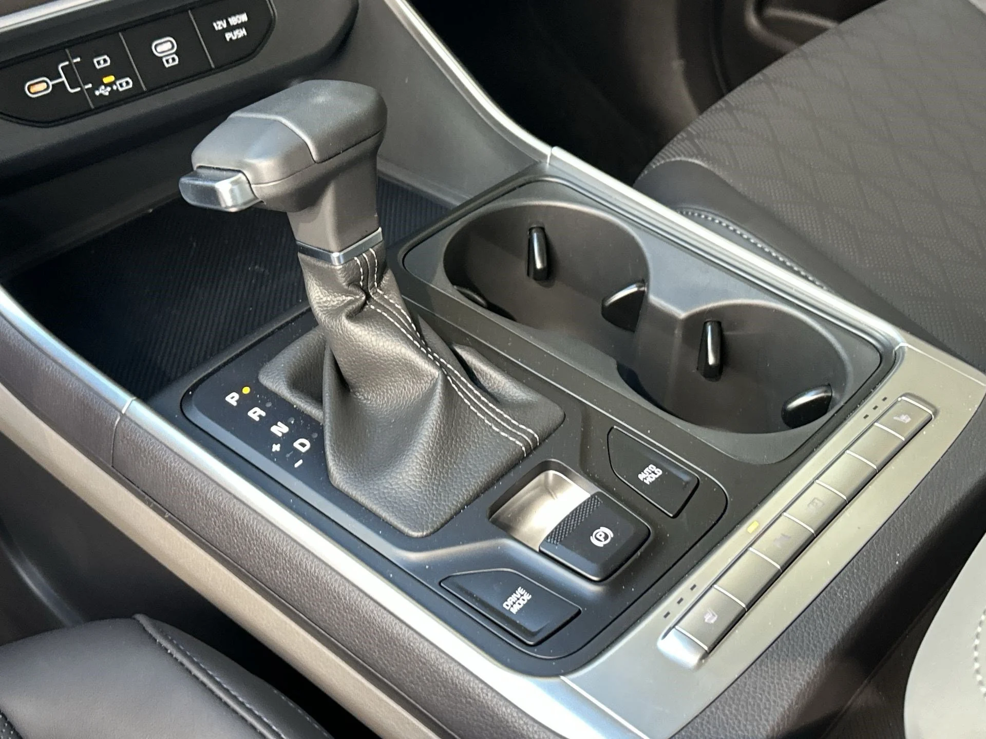 New 2026 Snow White Pearl Kia LXS image 21