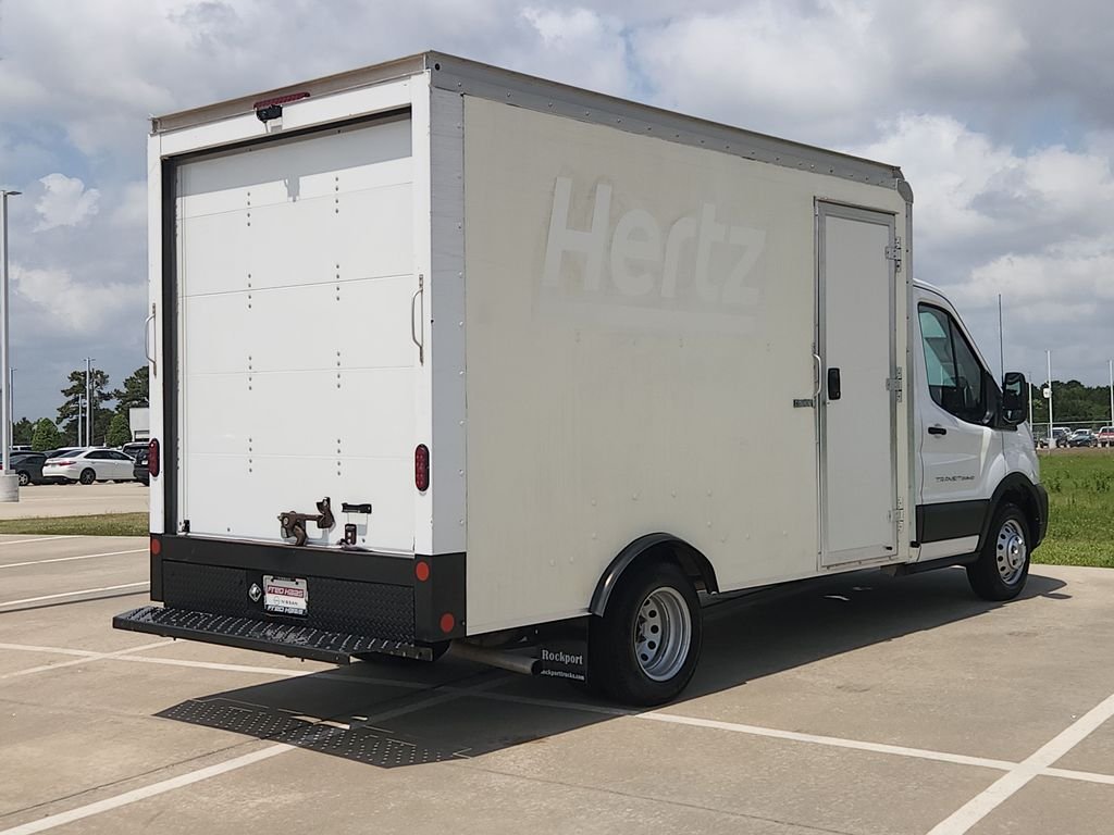 Used 2022 White Ford Box Truck image 5