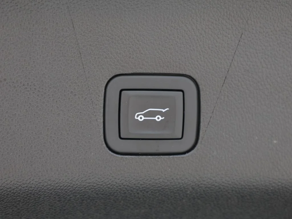Used 2025 White Cadillac Premium image 12