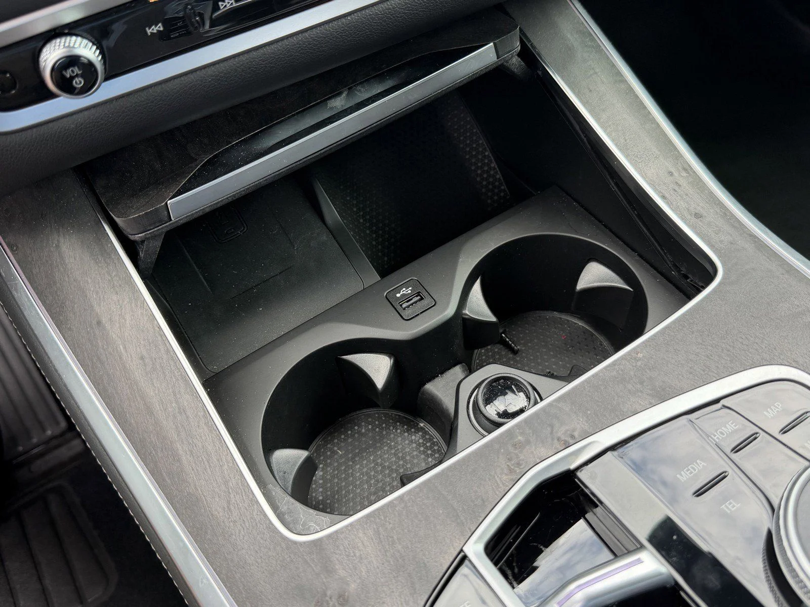 New 2026 Black Sapphire Metallic BMW sDrive40i image 35