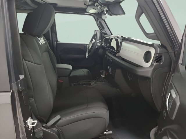 Used 2025 Granite Crystal Metallic Clearcoat Jeep Sport S image 11
