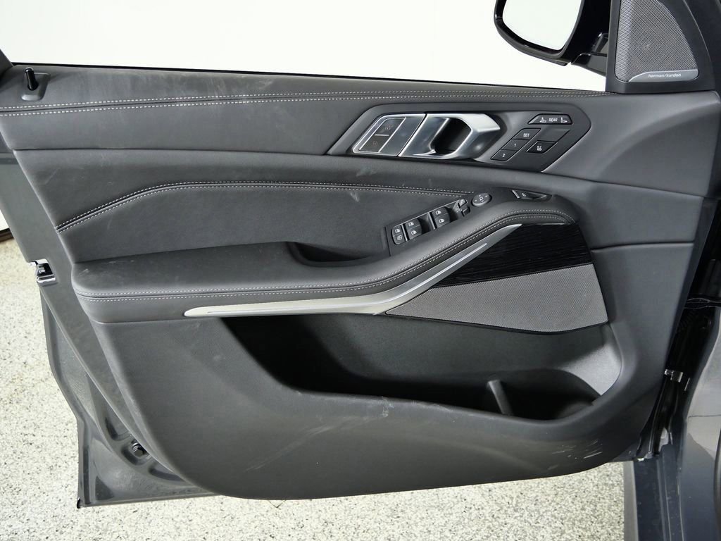 Used 2026 Dravit Grey Metallic BMW xDrive40i image 36