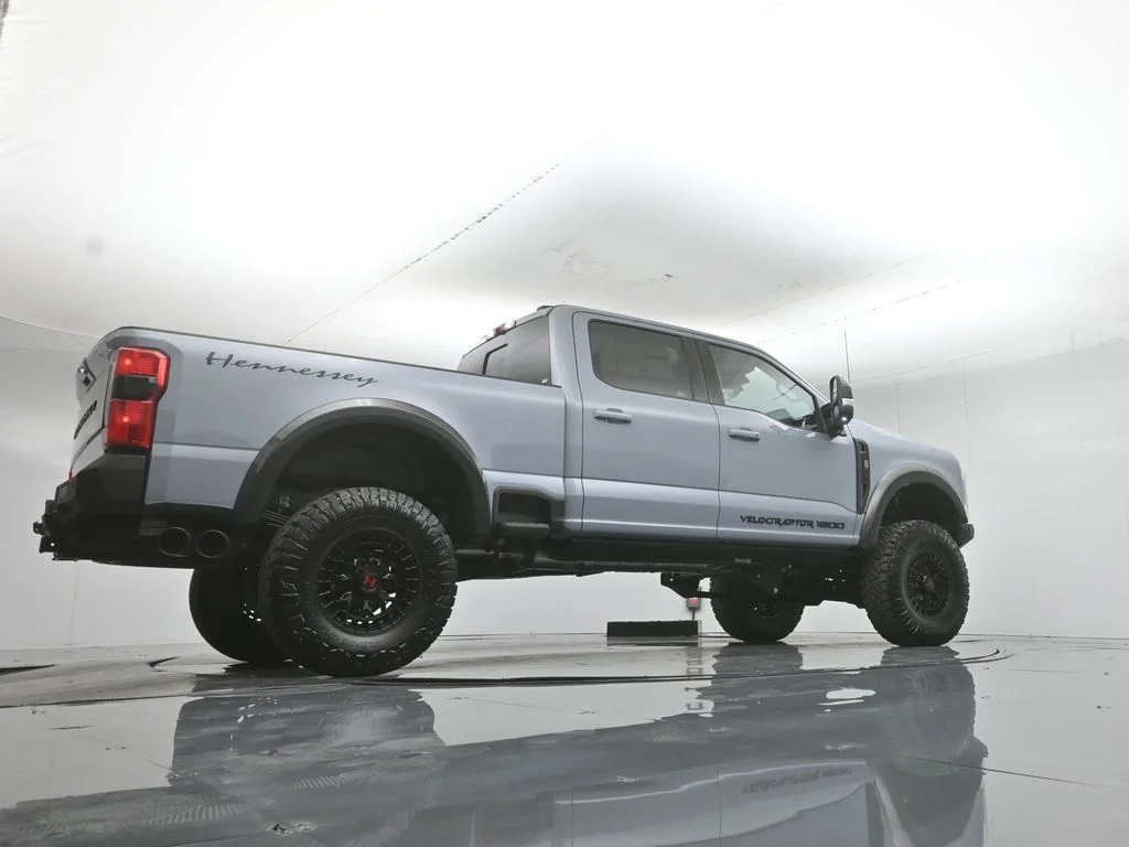 New 2026 Glacier Gray Metallic Tri-Coat Ford Lariat image 52