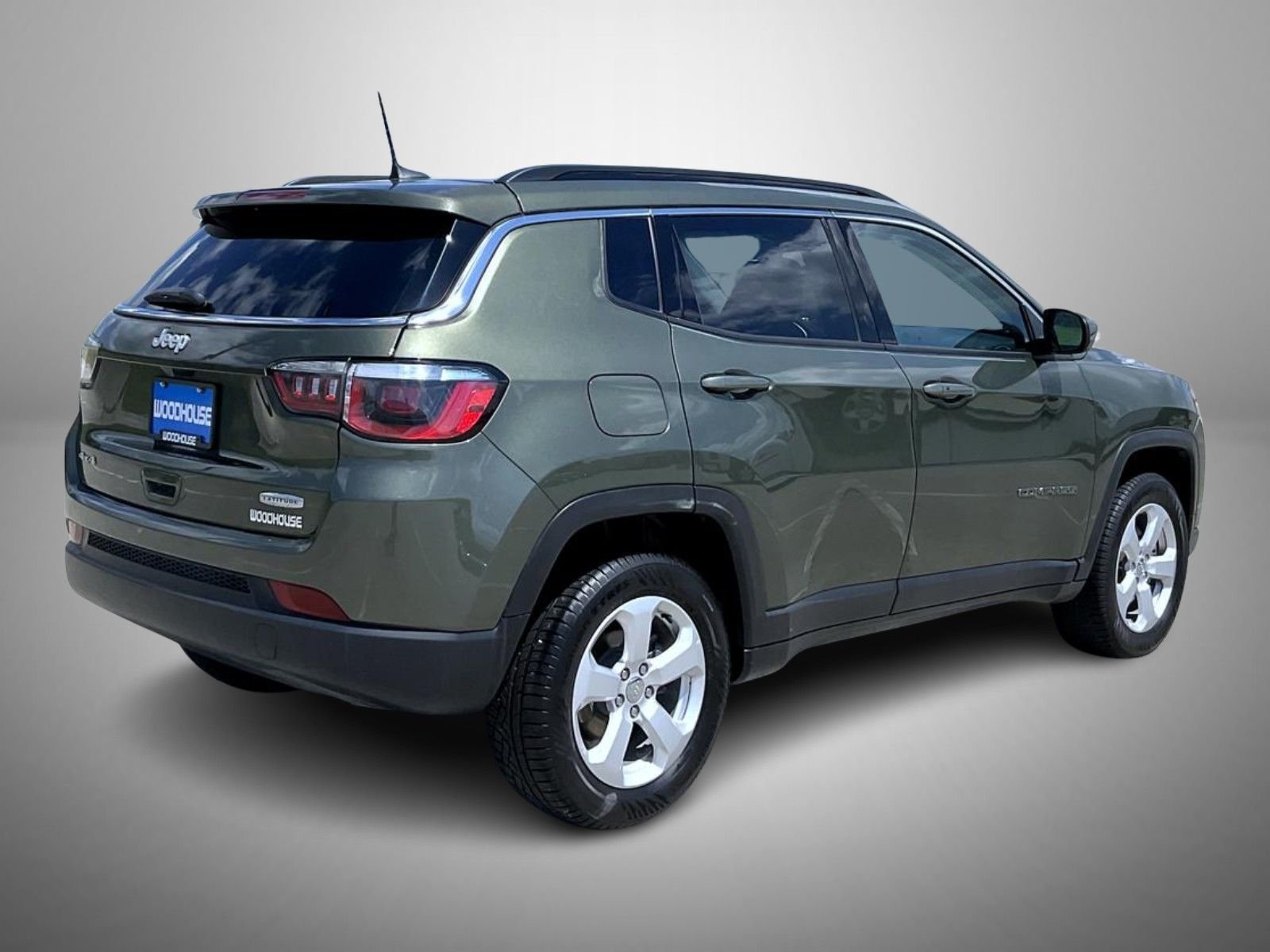 Used 2018 Green Jeep Latitude image 5