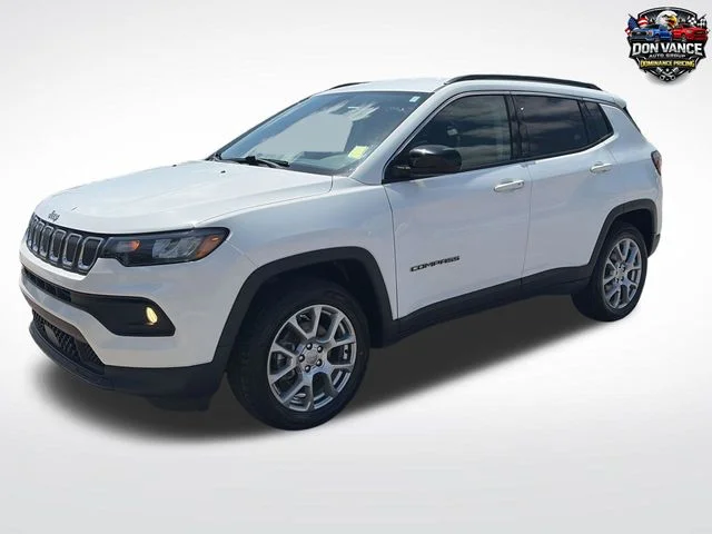 Used 2022 White Jeep Latitude Lux image 1