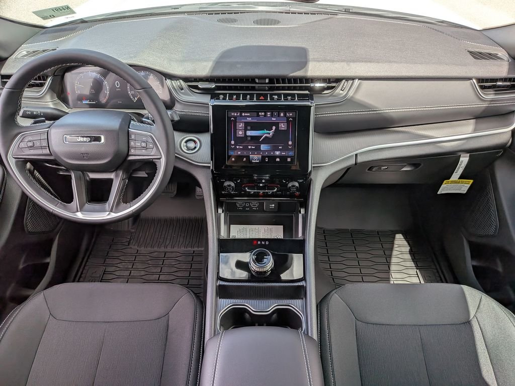 New 2026 Bright White Clear-Coat Exterior Paint Jeep Laredo image 27