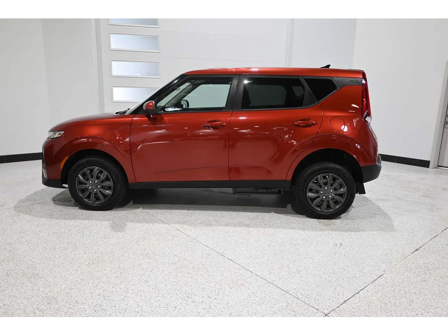 Used 2020 RED Kia LX Mobility Handicap Van image 9