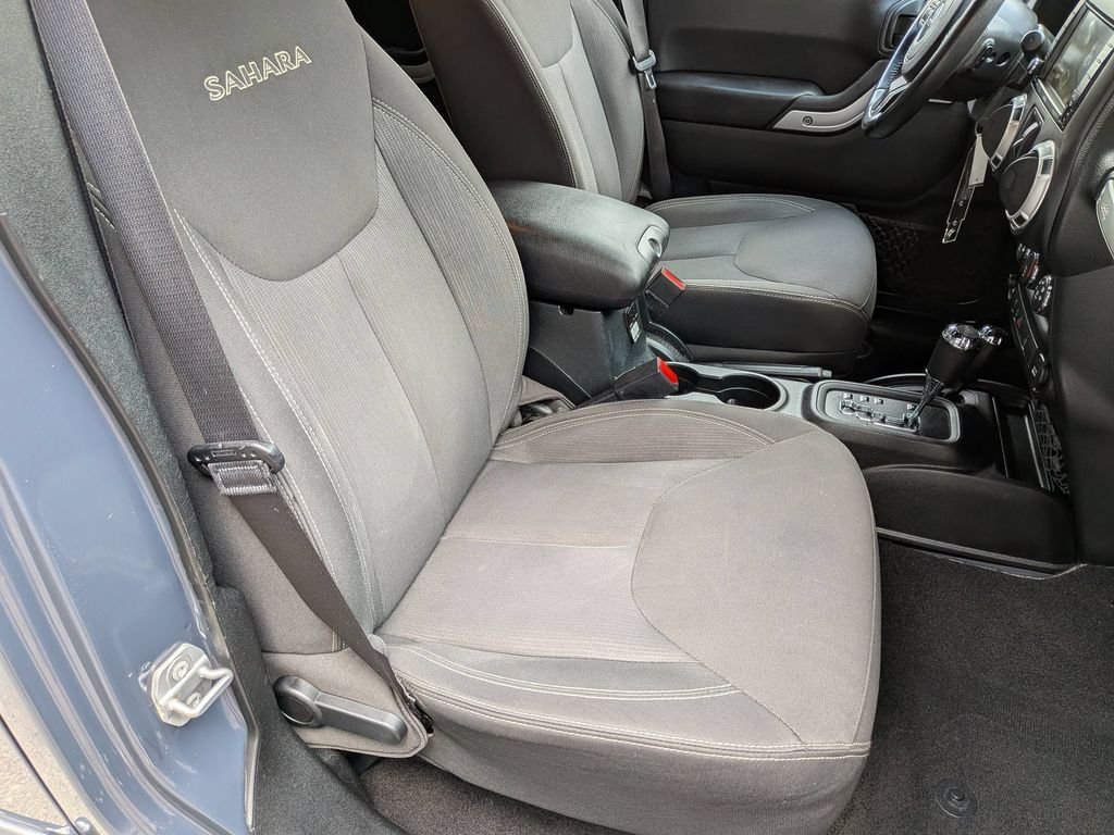 Used 2016 Black Jeep Unlimited Sahara image 22