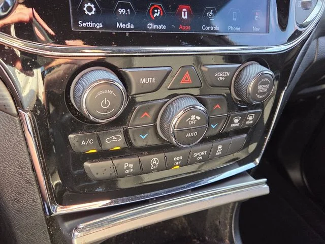 Used 2022 Black Jeep Laredo E image 22
