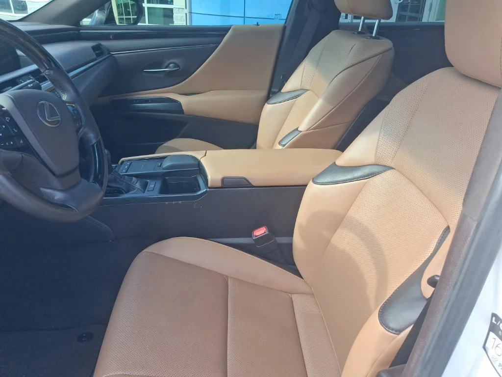 Used 2021 White Lexus 350 image 21