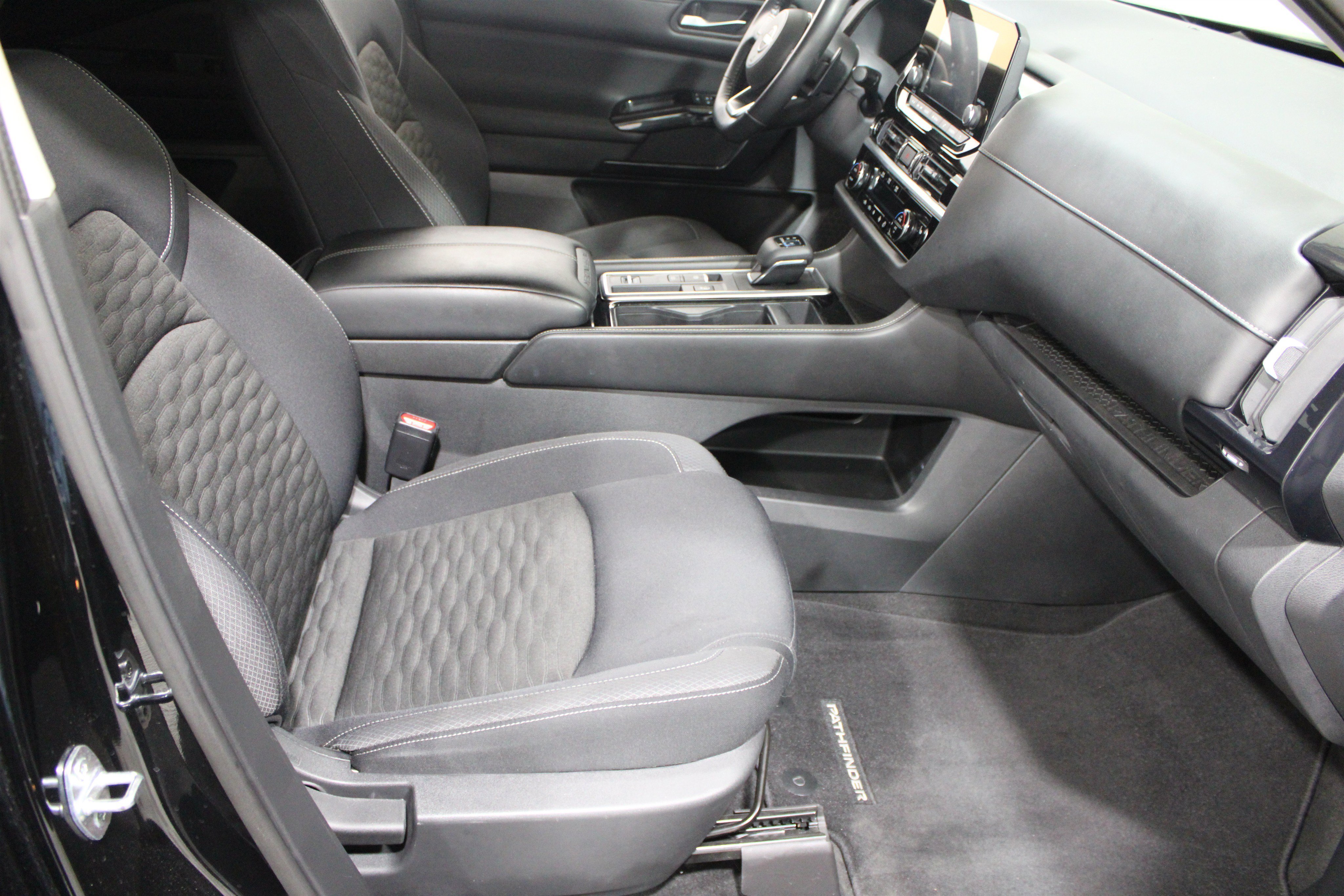 Used 2022 Super Black Nissan SV image 26