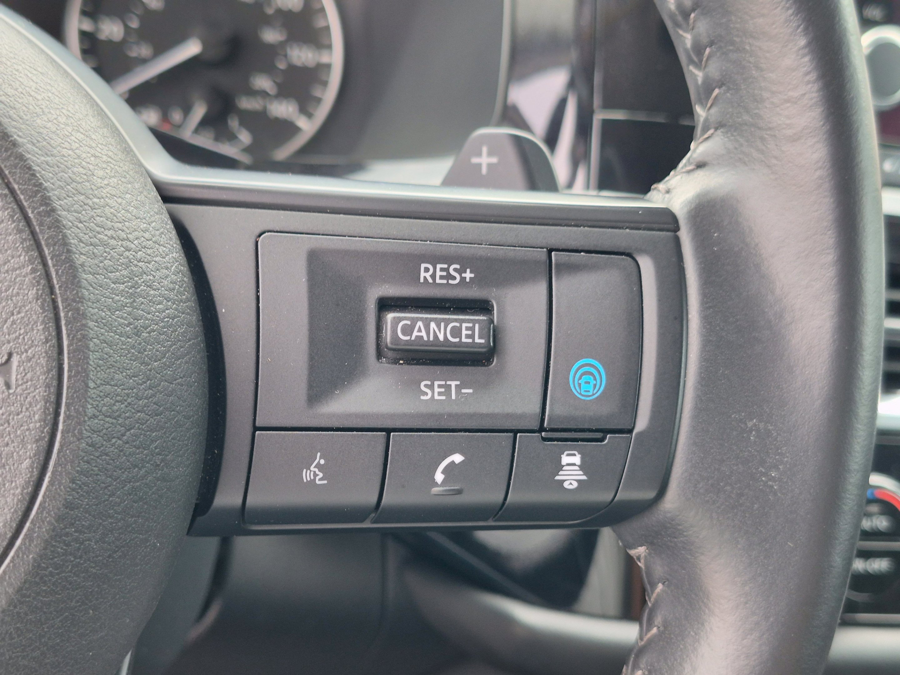 2025 Nissan Pathfinder SV - Photo 37