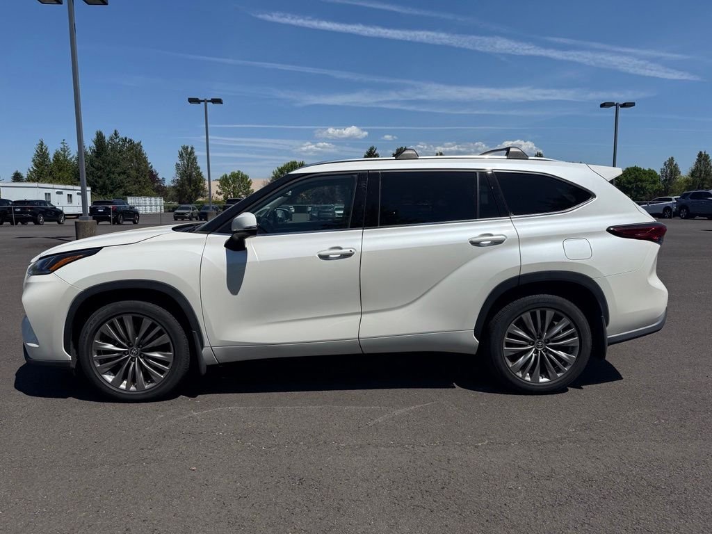Used 2021 Blizzard Pearl Toyota Platinum image 4