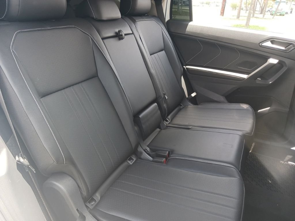 2022 Volkswagen Tiguan SE - Photo 18