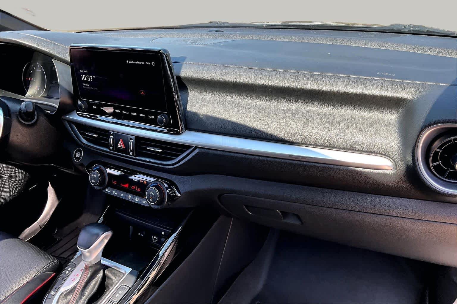Used 2022 Aurora Black Kia GT image 11