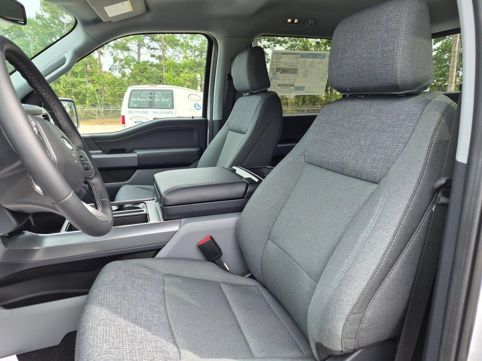 New 2026 Oxford White Ford XLT image 13