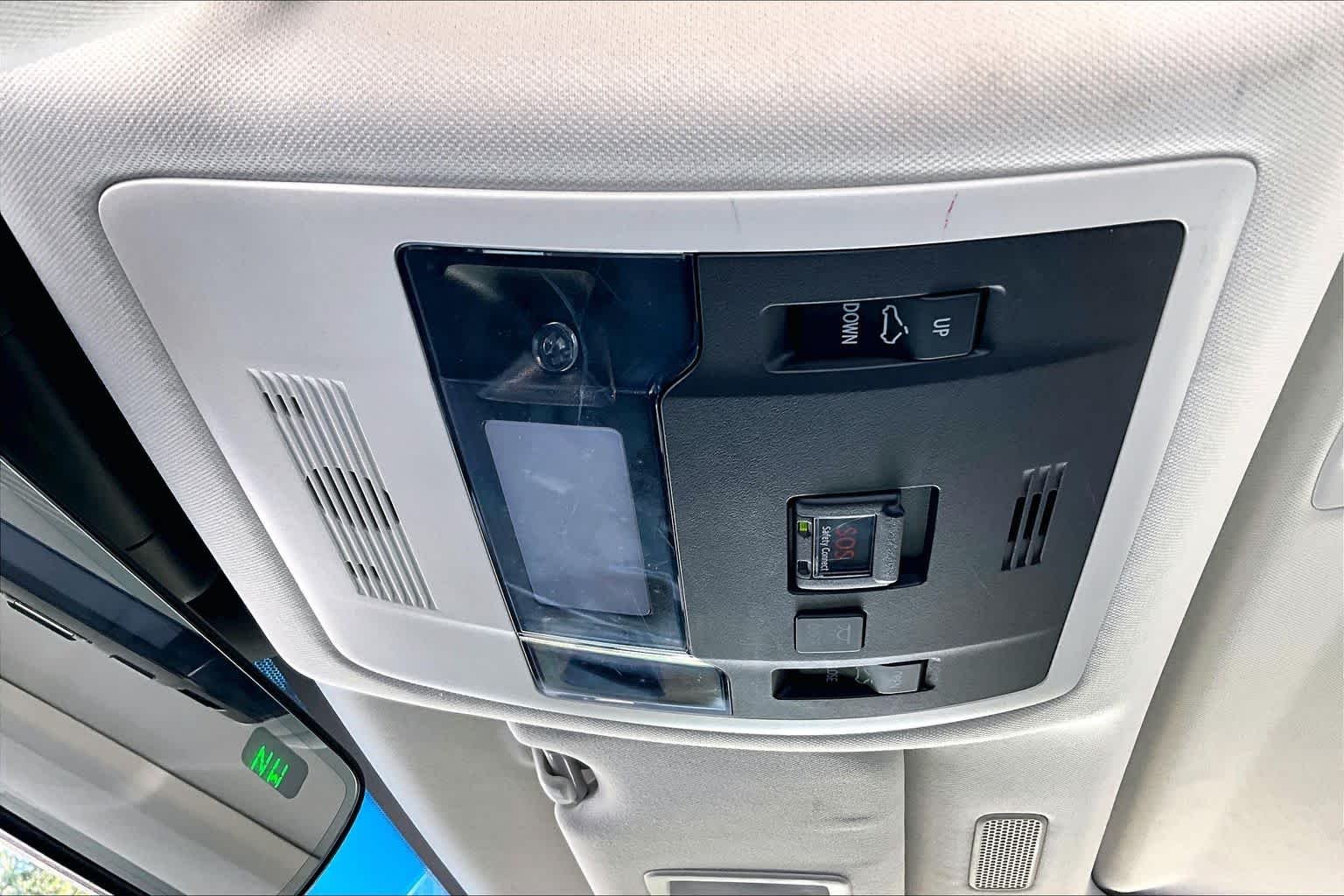 Used 2019 Silver Lining Metallic Lexus  image 32