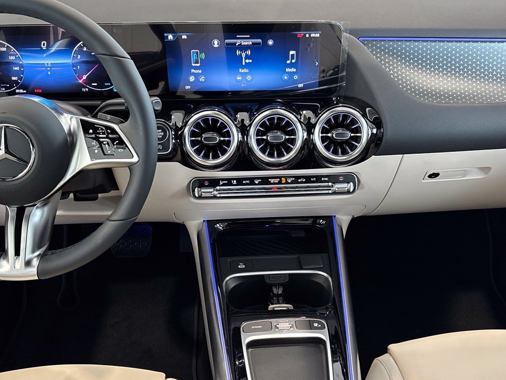 New 2026 Polar White Mercedes-Benz GLA 250 image 57