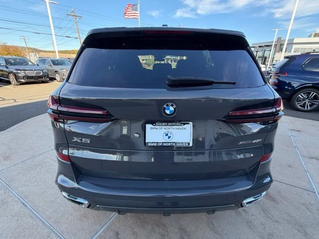 Used 2024 Gray BMW xDrive40i image 4