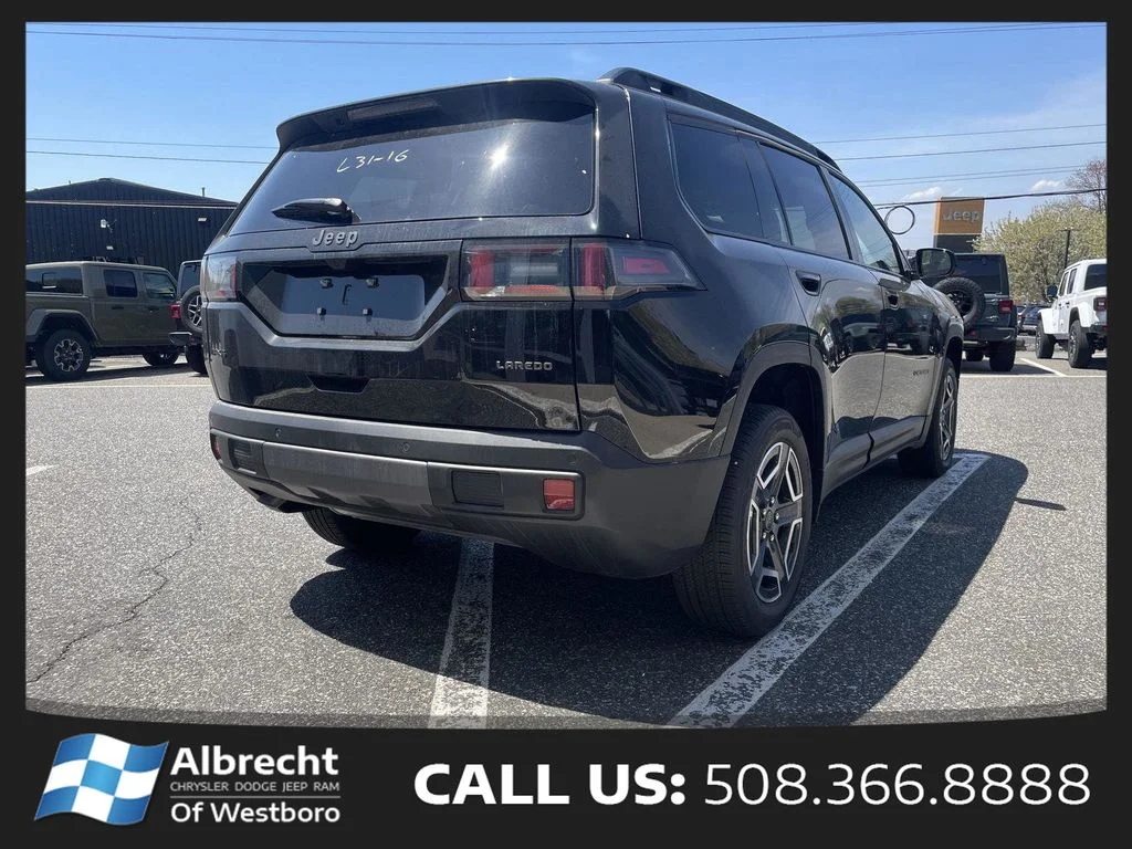 New 2026 Diamond Black Crystal Pearl-Coat Exterior Paint Jeep Laredo image 5
