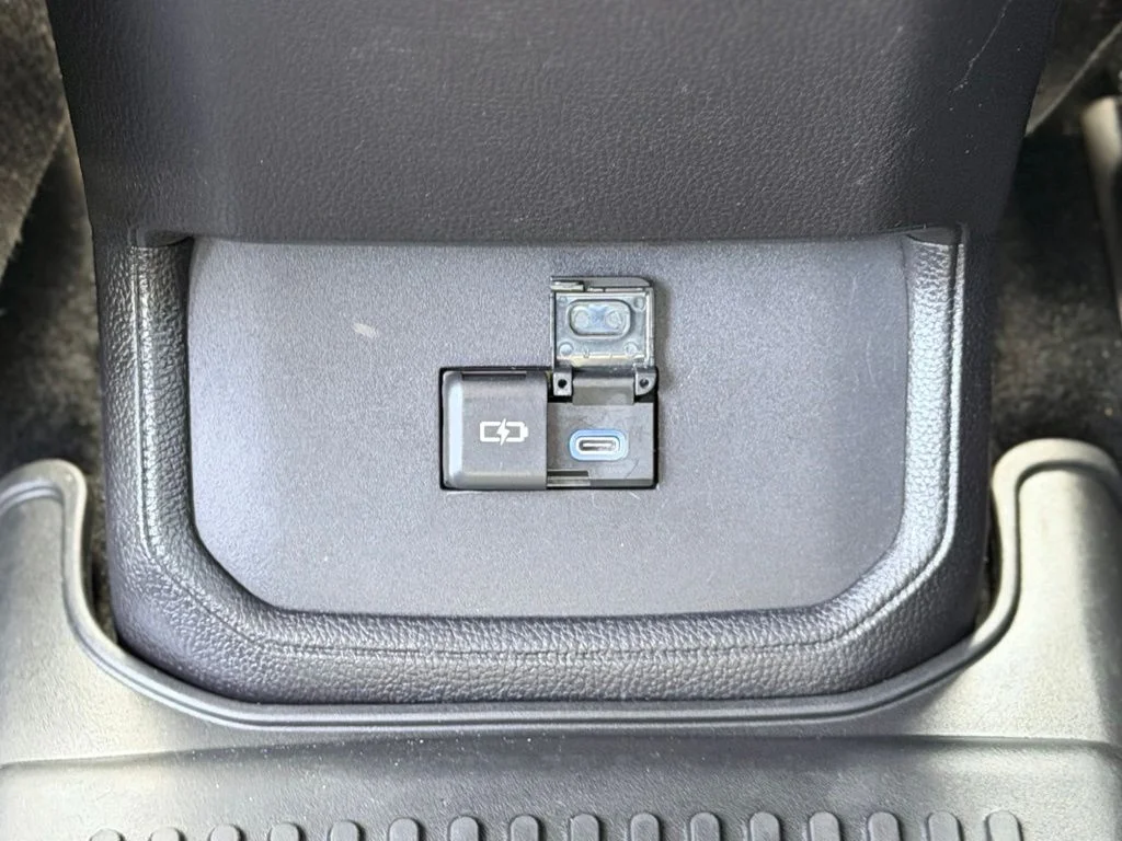 Used 2022  Toyota XLE image 10