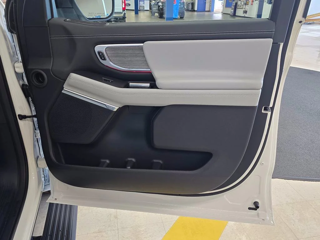 New 2027 Star White Metallic Tri-Coat Ford MAX Platinum image 21