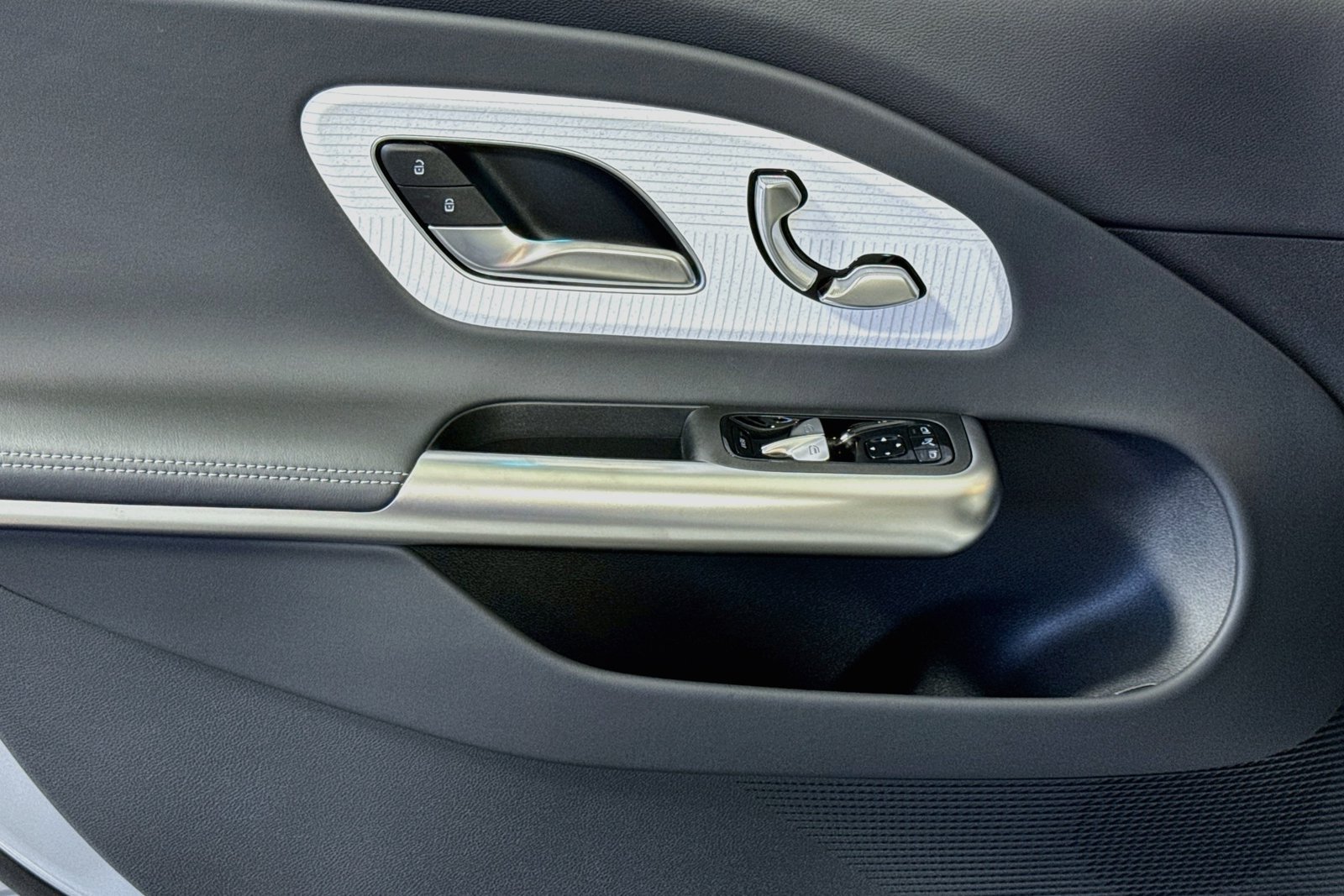 New 2027 MANUFAKTUR Alpine Grey Mercedes-Benz CLA 220 Hybrid image 16
