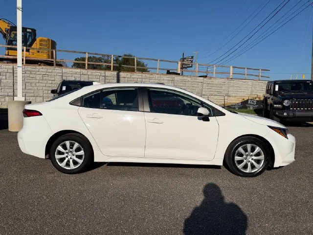 Used 2025 Ice Toyota LE image 6