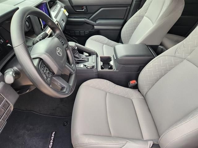 2025 Toyota Tacoma SR5 - Photo 9
