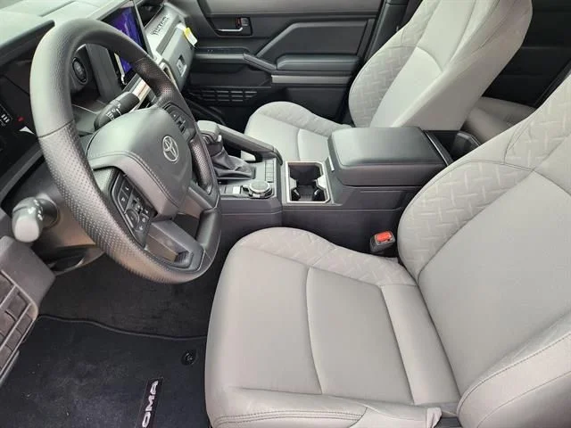 2025 Toyota Tacoma SR5 - Photo 9