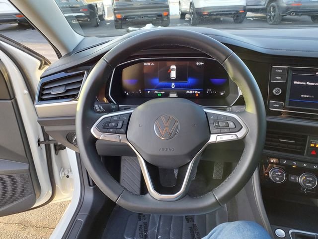 2024 Volkswagen Jetta SE - Photo 13