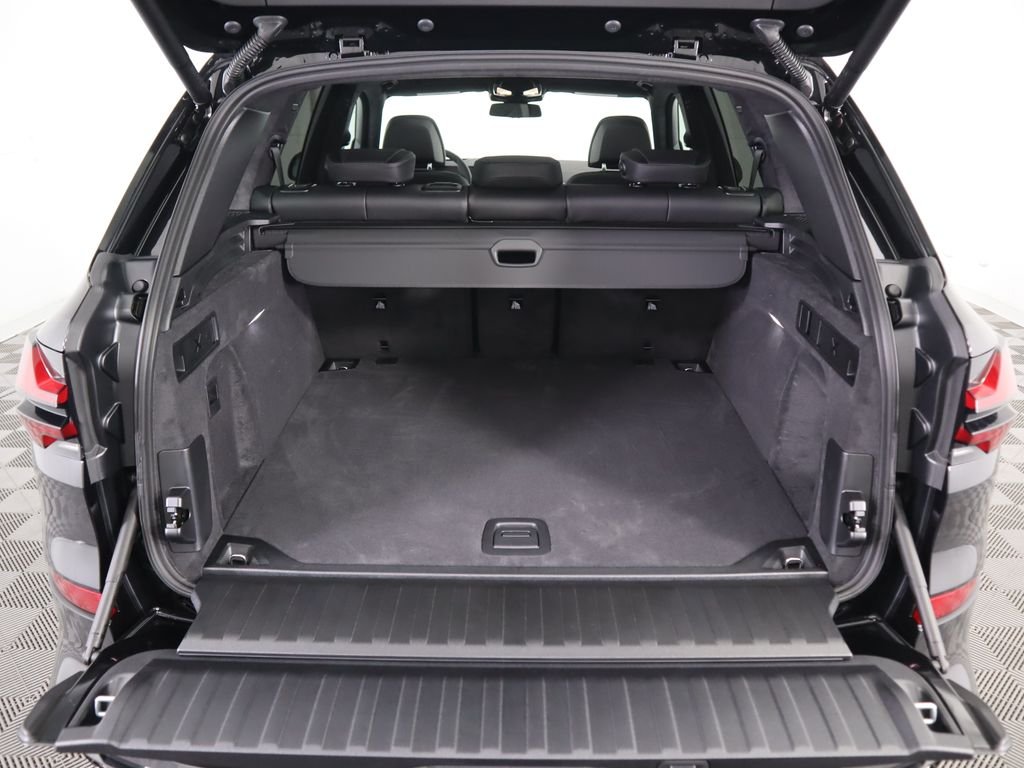 Used 2026 Black Sapphire Metallic BMW xDrive40i image 30
