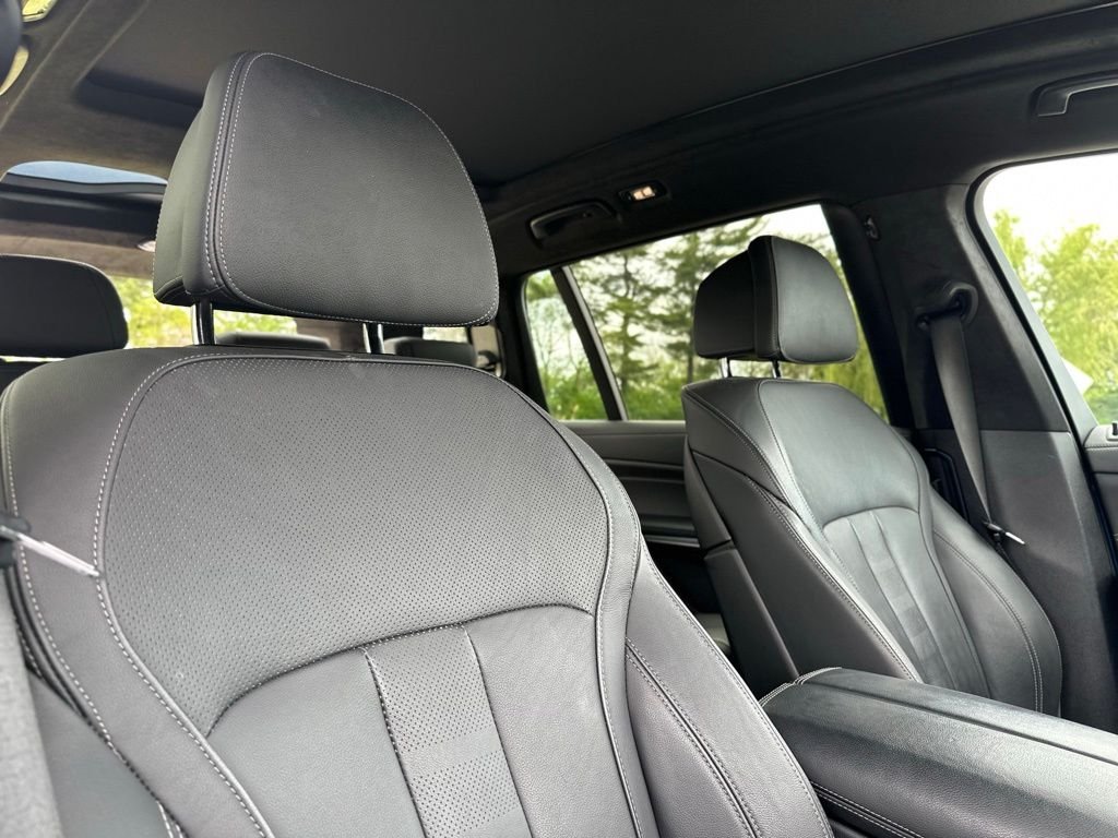 Used 2022 Phytonic Blue Metallic BMW xDrive40i image 26