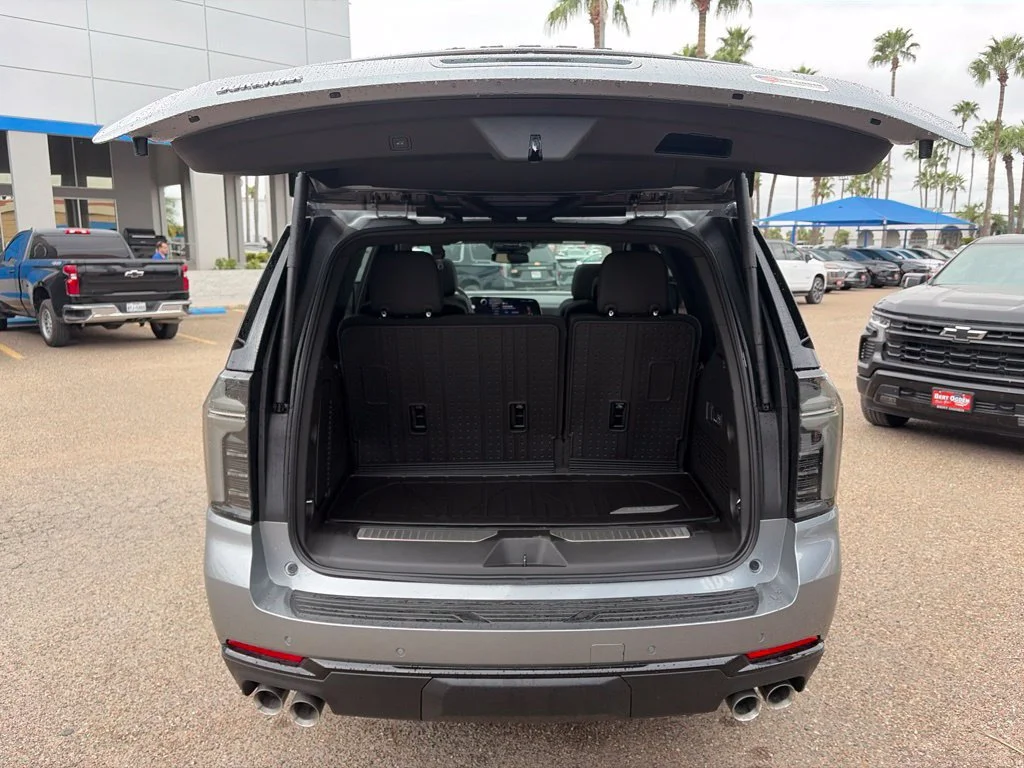 2027 Chevrolet Tahoe Z71 - Photo 8