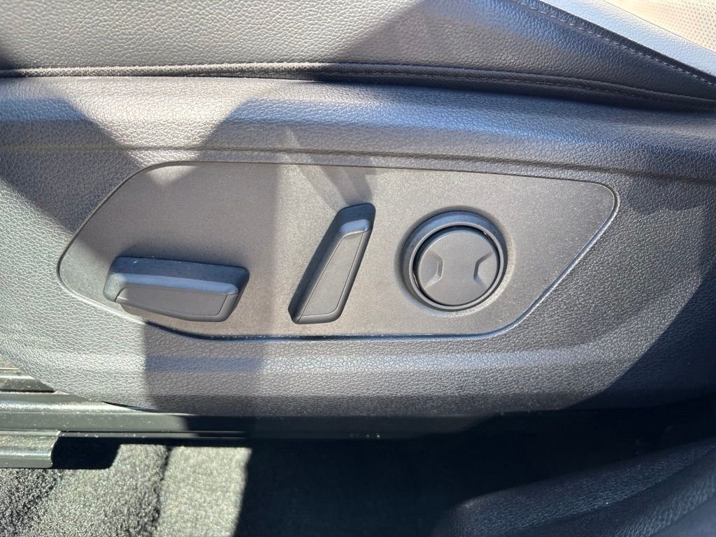 Used 2023 Black Kia EX image 18