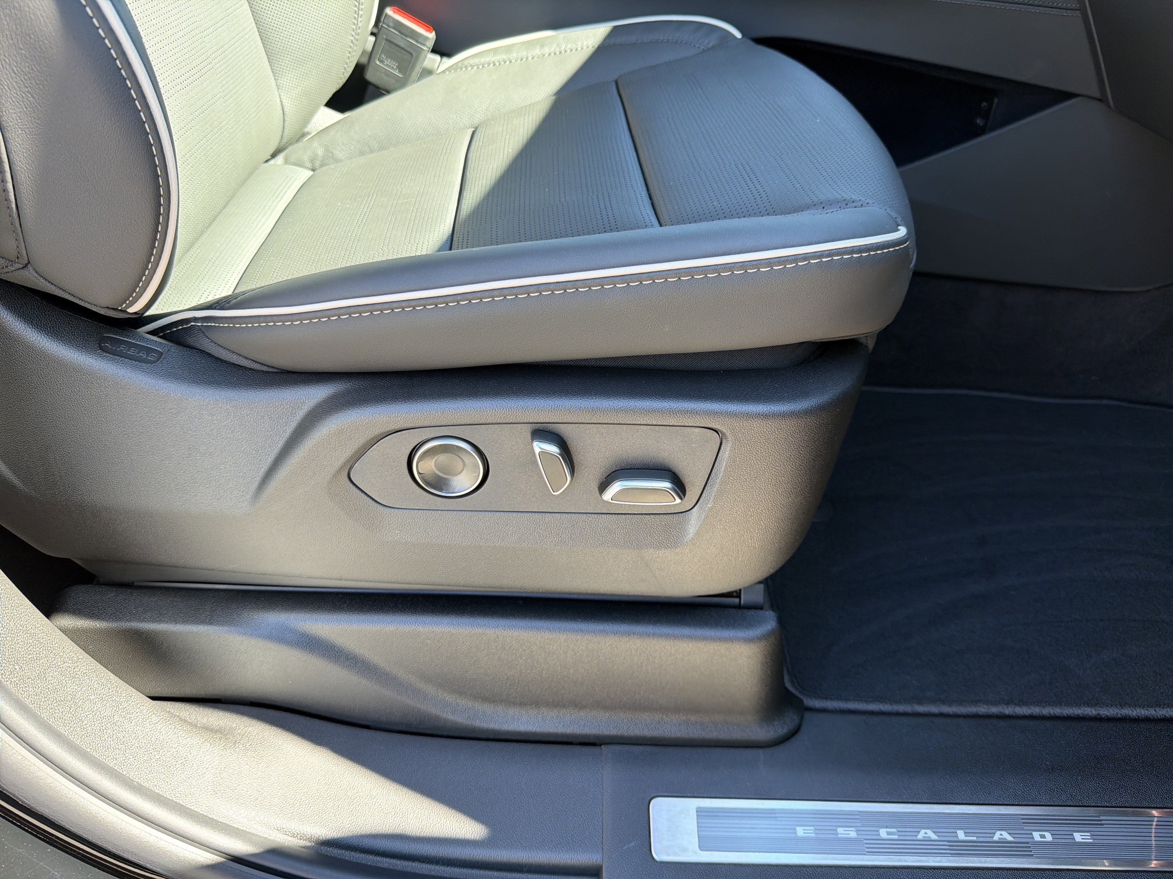 2026 Cadillac Escalade Luxury - Photo 16