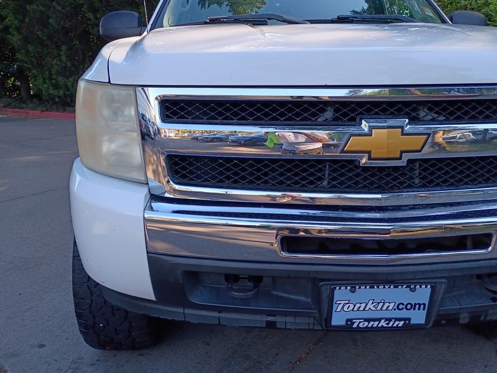 Used 2009 Summit White (Fleet) Chevrolet LT image 11