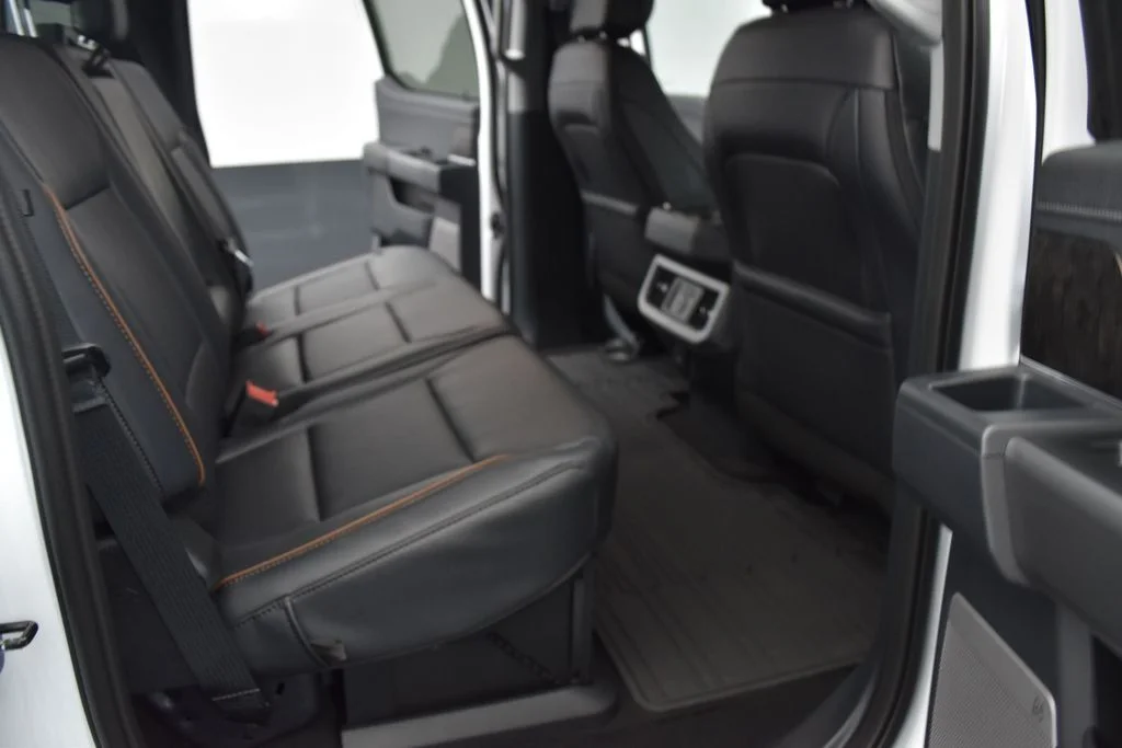 New 2027 Oxford White Ford F-250® Lariat® image 24