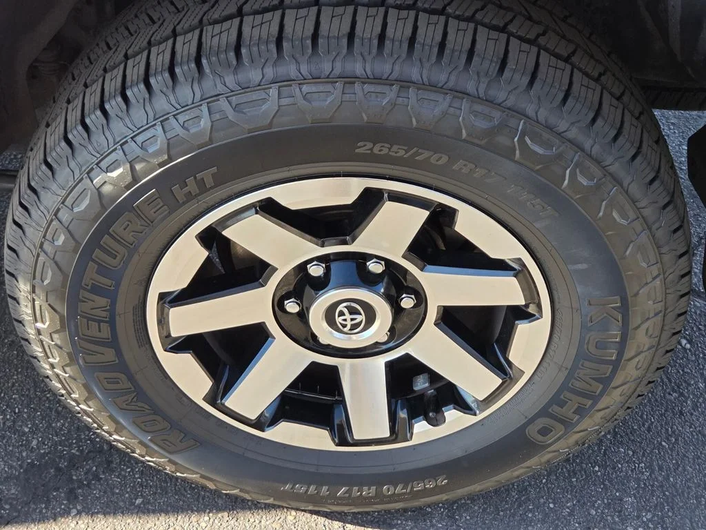 Used 2021 White Toyota SR5 image 11