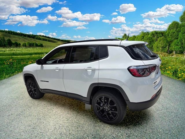 New 2026 Bright White Clearcoat Jeep Latitude image 5