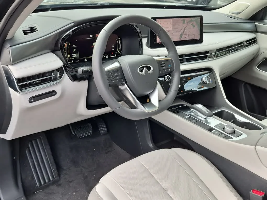 New 2027 DEEP EMERALD INFINITI Luxe AWD image 13
