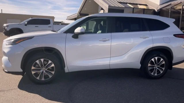 Used 2025 Beige Toyota XLE image 6