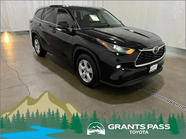 2023 Toyota Highlander LE AWD's photo