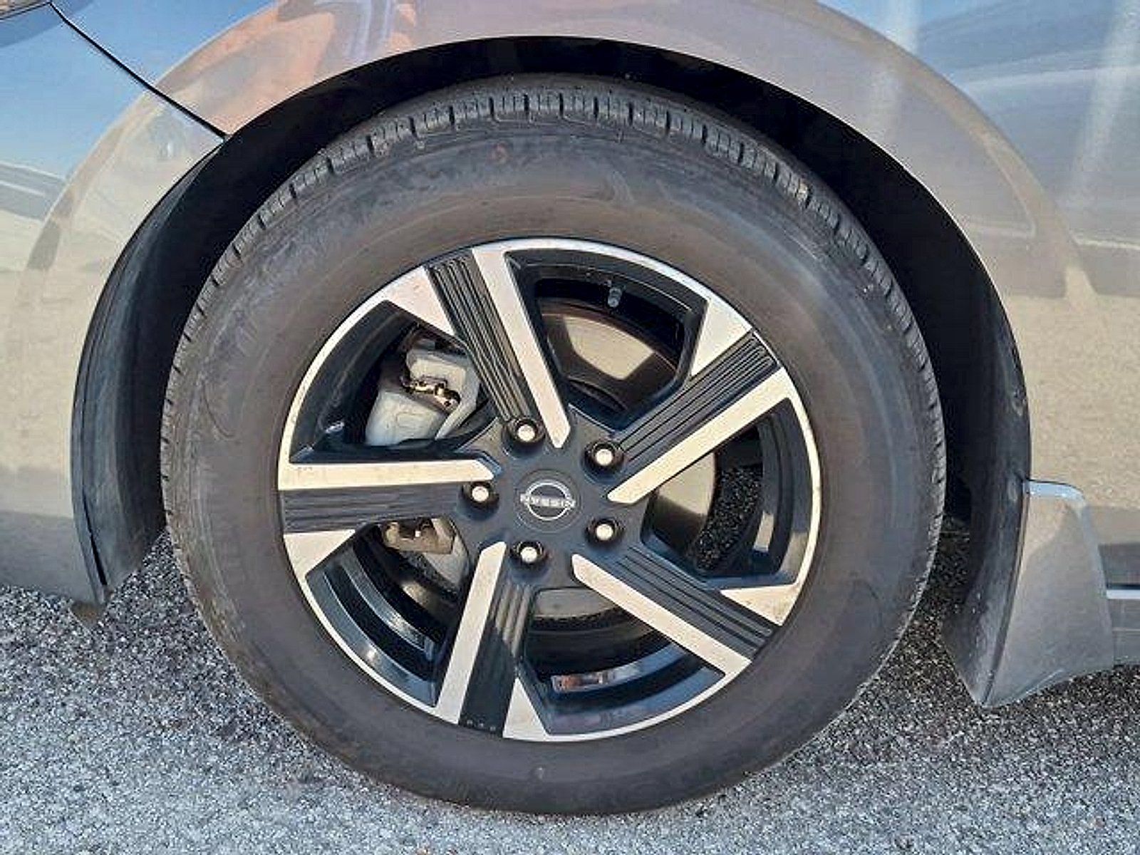 Used 2024 Gun Metallic Nissan SV Xtronic CVT image 31