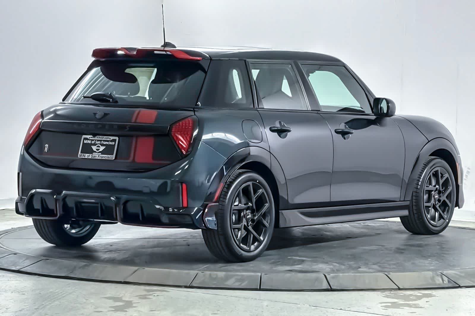 New 2026 Legend Gray Metallic MINI Iconic image 2