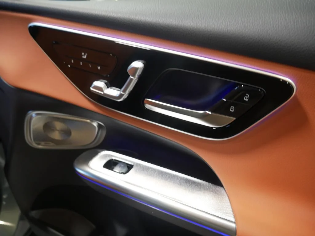 New 2026 Verde Silver Metallic Mercedes-Benz GLC 300 image 27