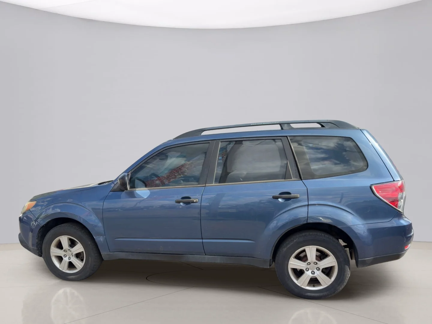 Used 2012 Blue Subaru  image 2