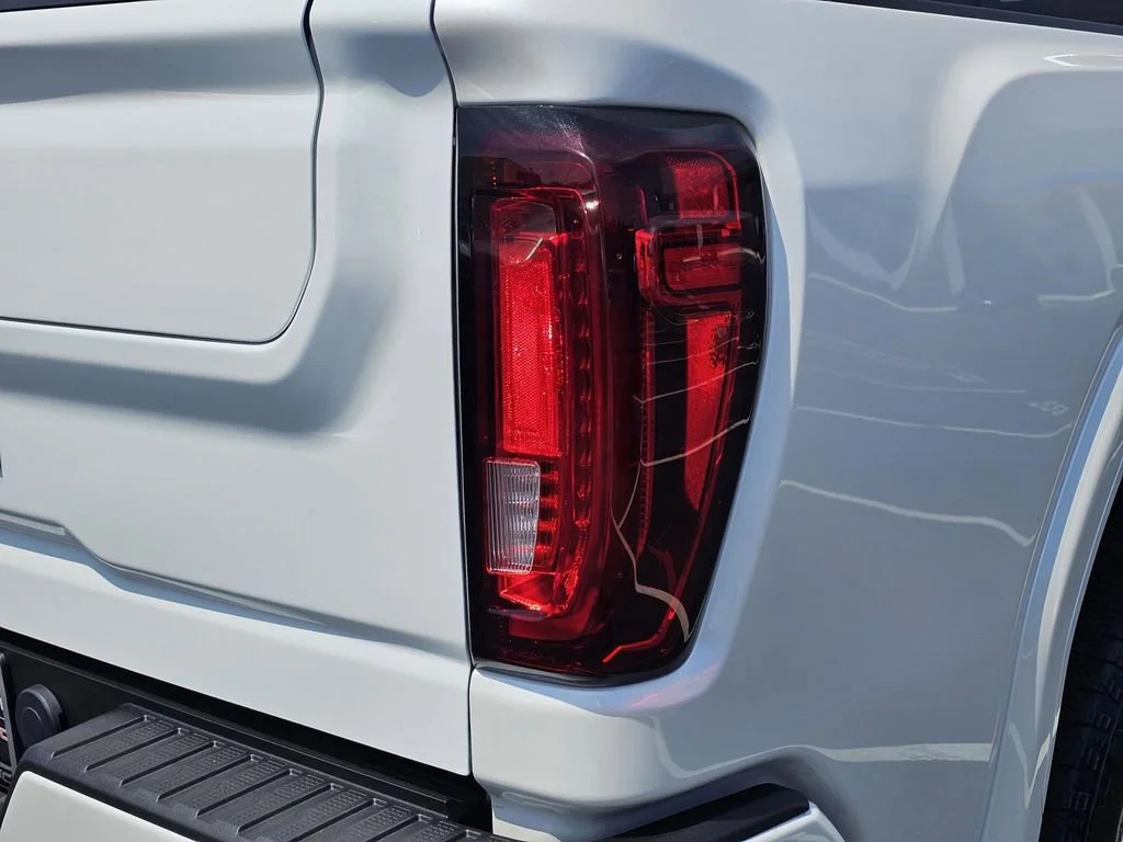 Used 2023 White Frost Tricoat GMC Denali image 11