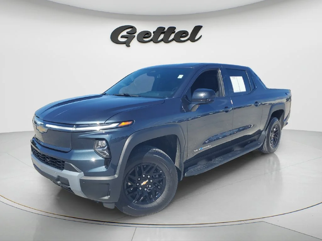 Used 2026 Blue Smoke Metallic Chevrolet LT - Standard Range image 9