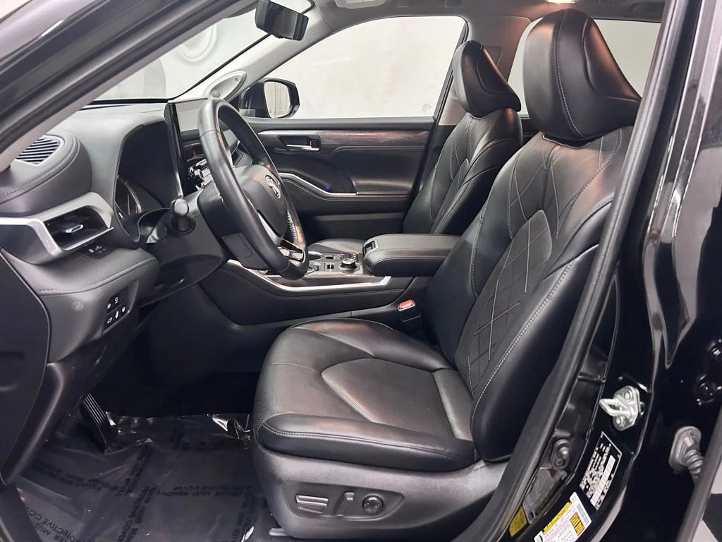 Used 2022 Black Toyota Platinum image 12